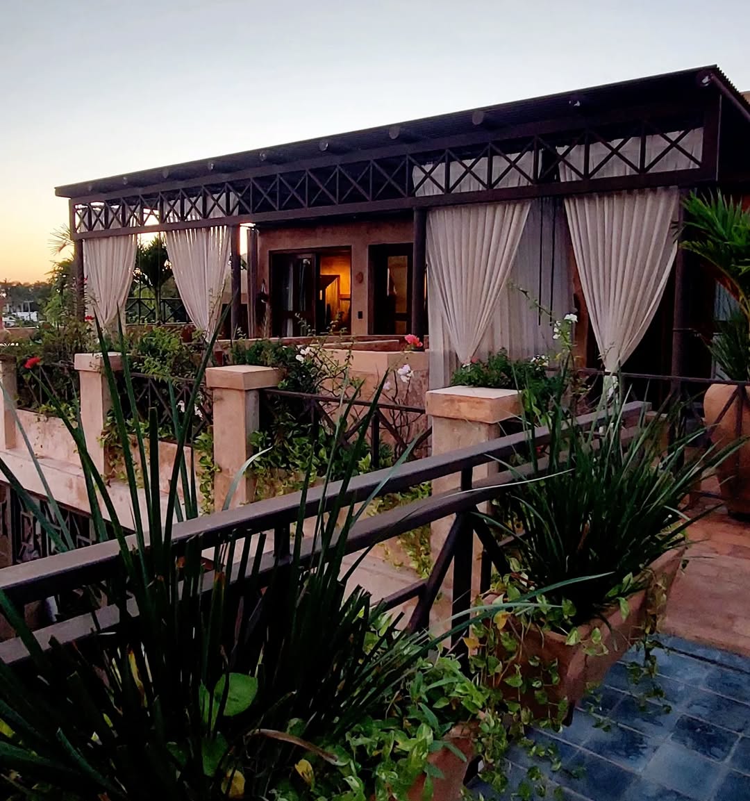 Cigno no se ubica en la playa pro tiene múltiples albercas y jacuzzis para que no extrañes tanto el mar