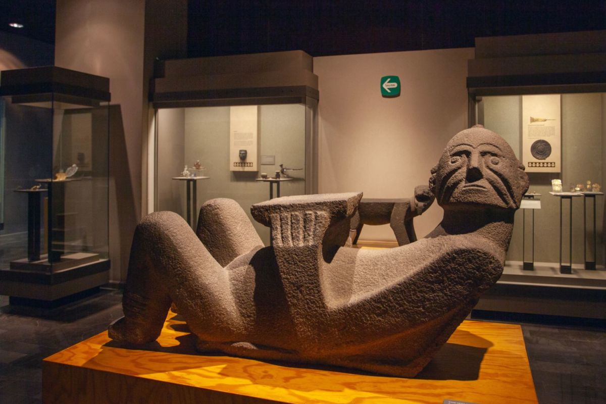 chac mool expuesto en el museo nacional de antropología