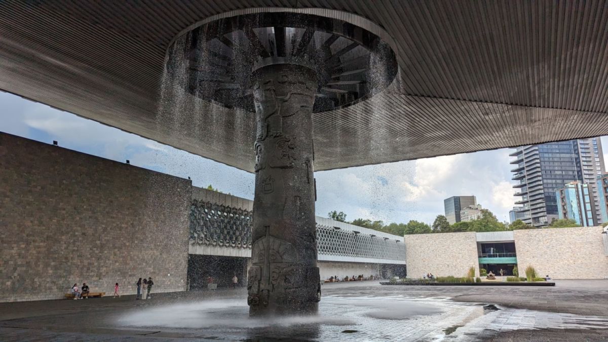 La fuente 'El Paraguas' en el Museo Nacional de Antropología es una proeza de la ingeniería del siglo XX