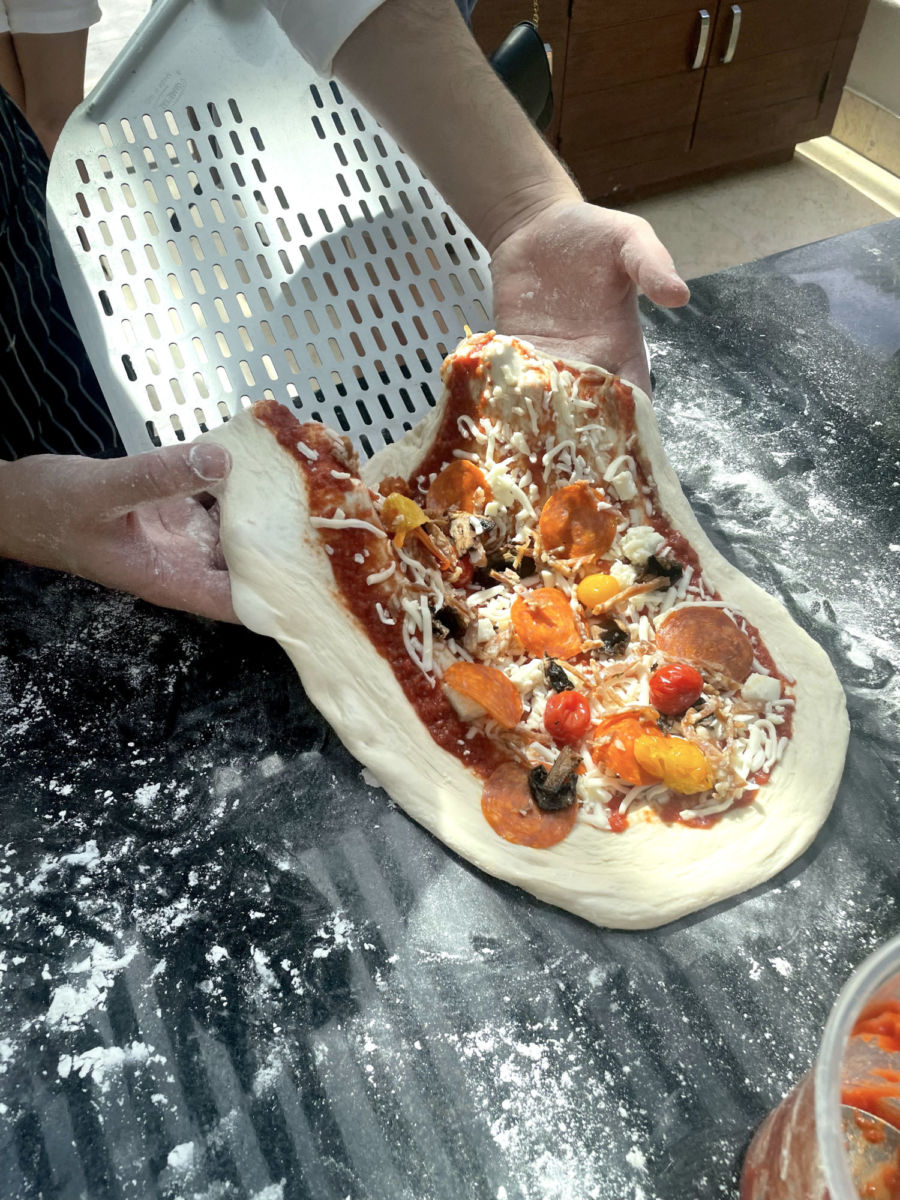 Taller de pizzas para los huéspedes de St Regis Punta Mita.