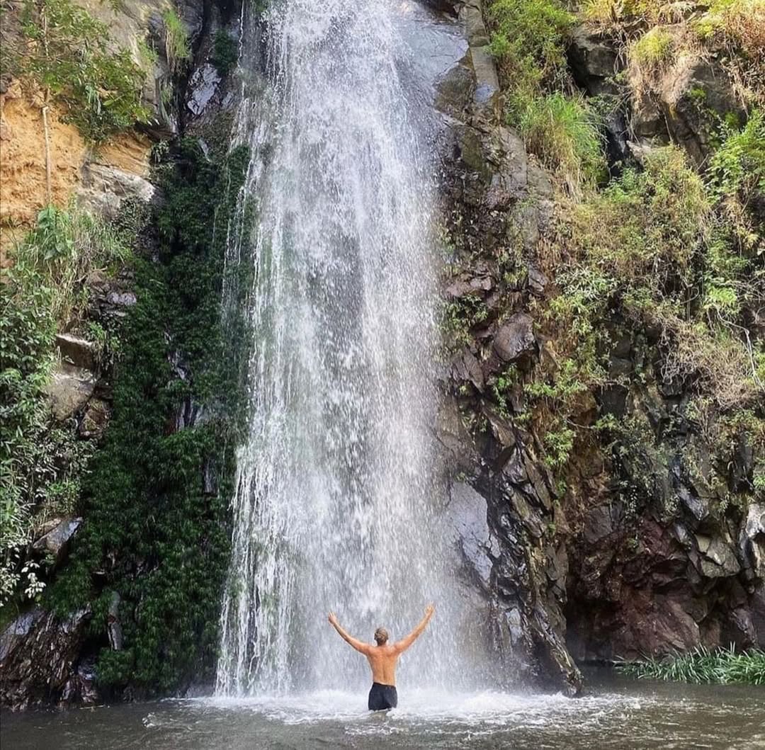 la cascada de arroyo frío en tacámbaro tiene una caida de 60 metros
