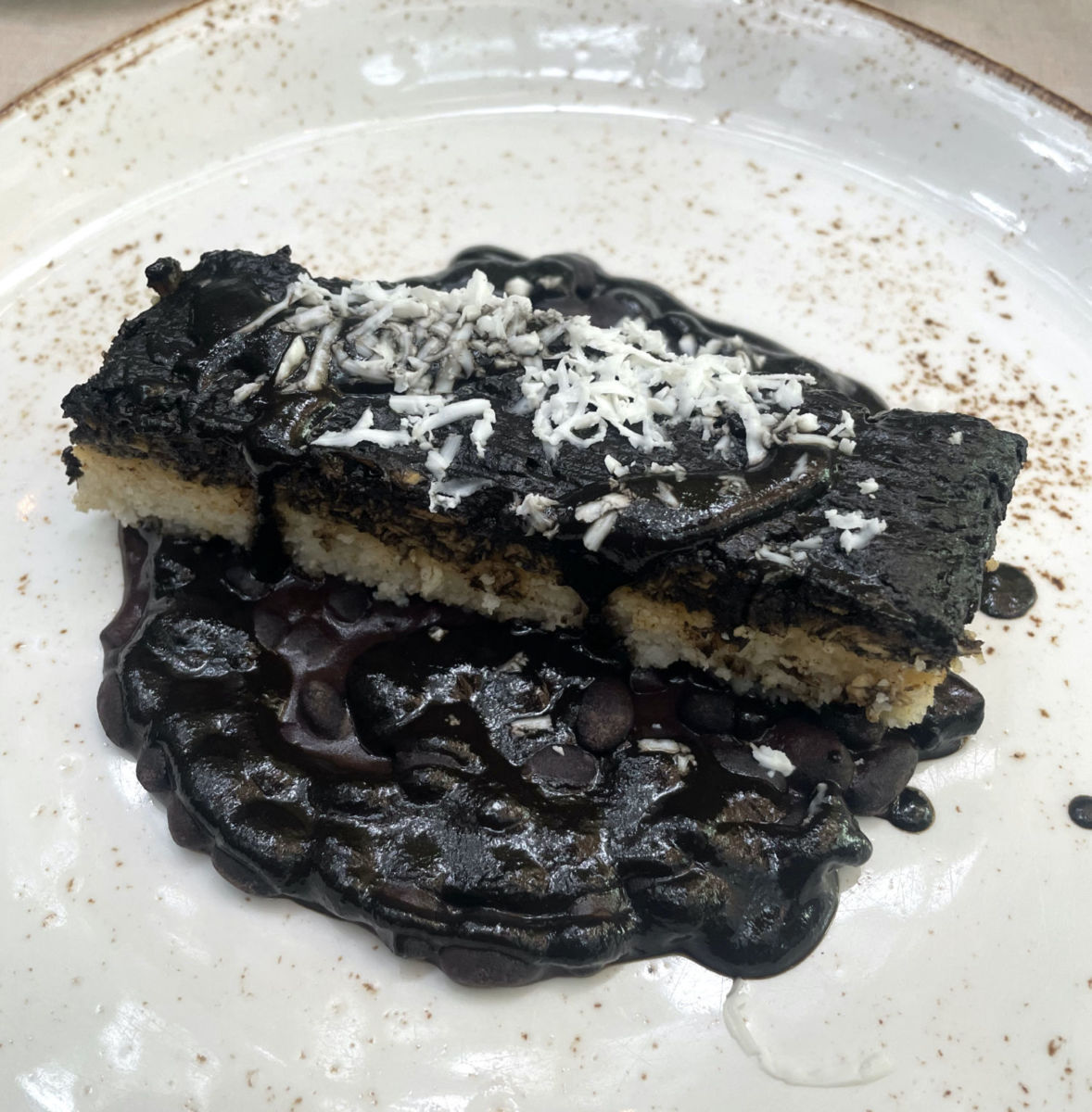 Tamal de pollo con mole casero