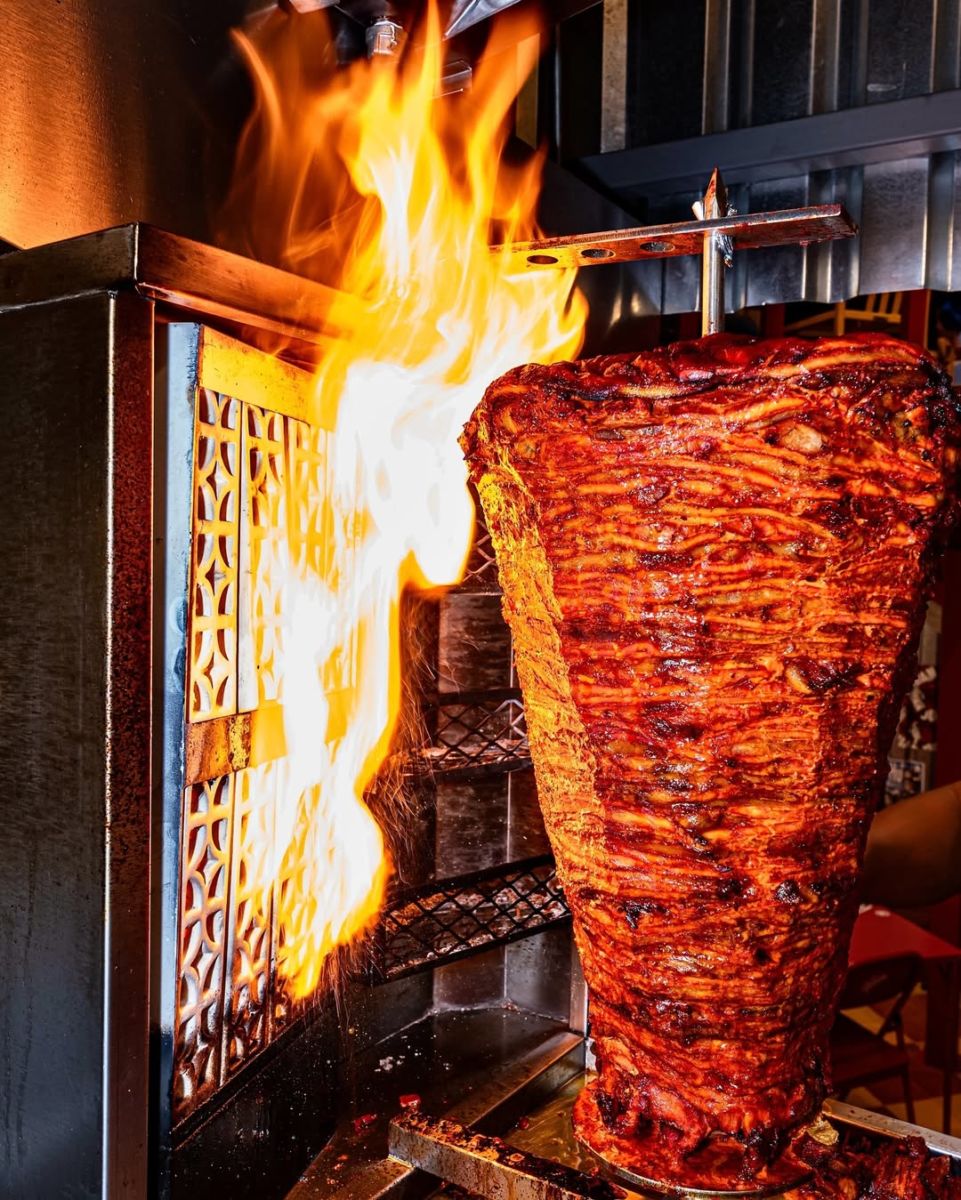 Trompo al pastor en Tacos Juan en Polanco.