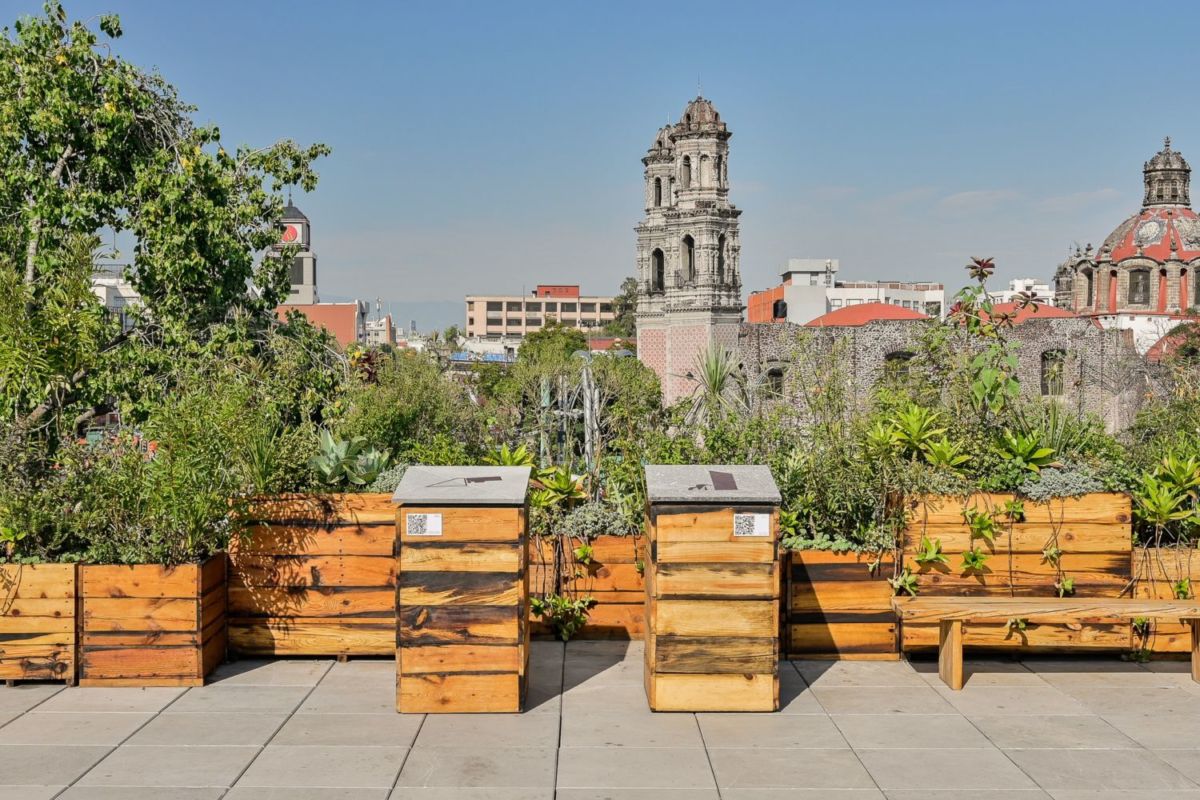 La terraza del Muse Kaluz tiene vistas hacia el Templo de San Hipólito
