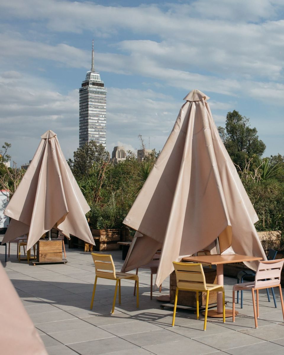 La única razón por la que esta terraza del Centro Histórico no se llena es porque la gente no sabe cómo llegar 