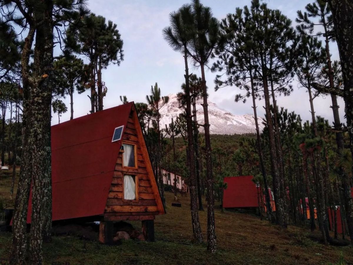 Dormir muy cerca del Pico de Orizaba es posible y estas cabañas en las faldas del volcán lo demuestran 