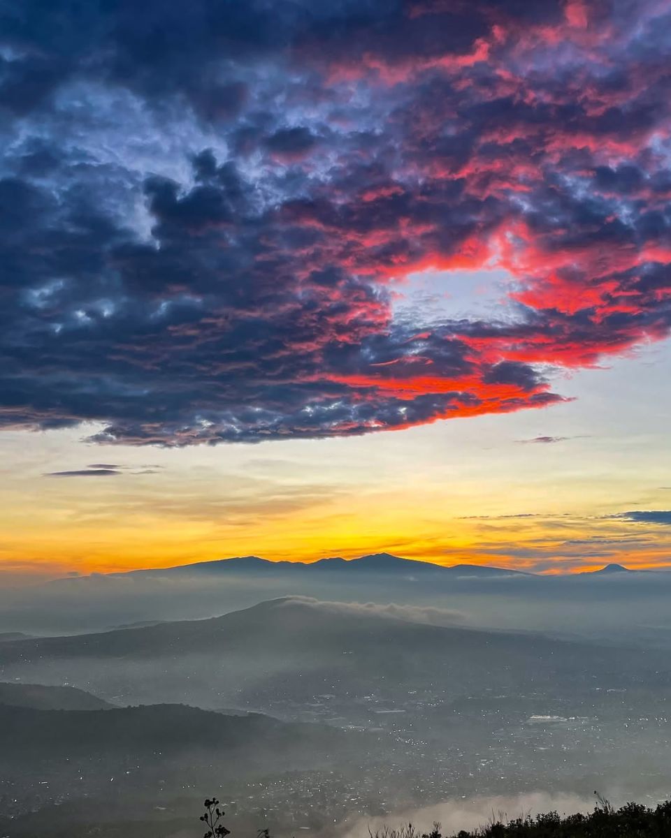 Vista del amanecer desde el Volcán Tetlalmanche 