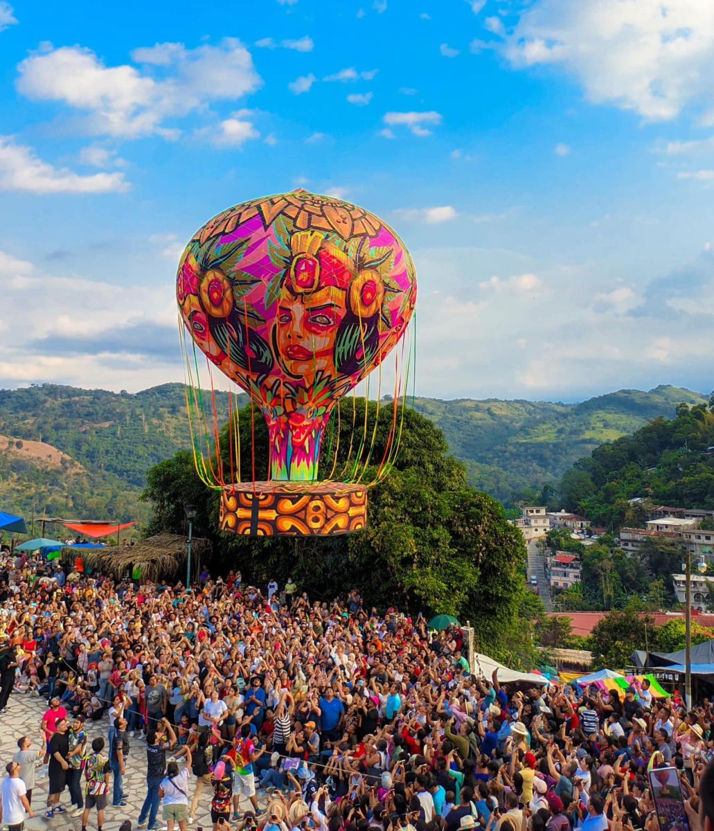 Los globos de cantoya llegan a medir hasta 20 metros