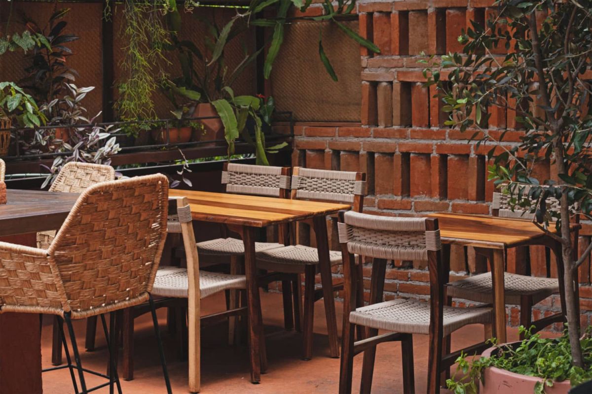 No solo es una de las terraza más bonitas de la Roma, sino que todo lo cocinan al carbón, hasta los postres