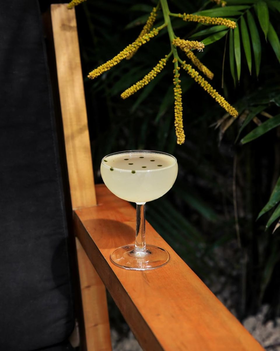 Mixología atrevida en Arca Tulum. 