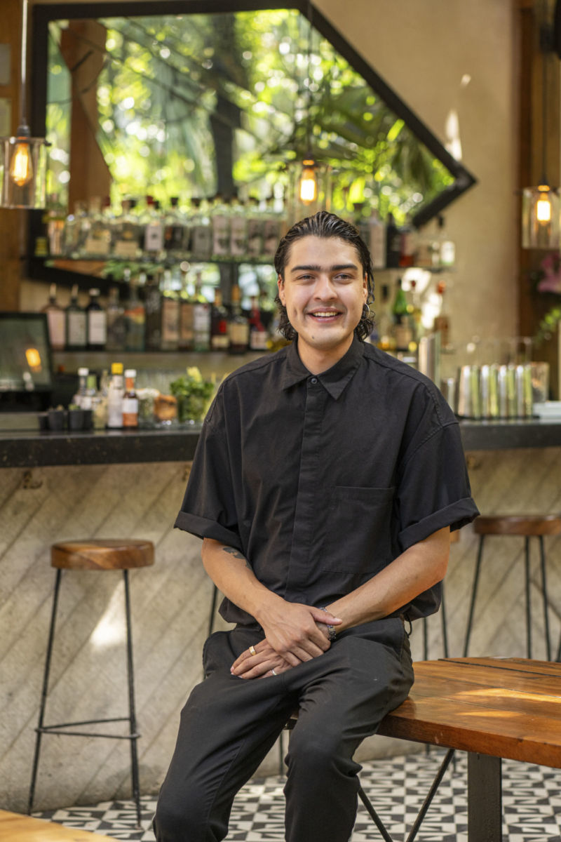 Carlos Mora bar manager en Arca Tulum. 