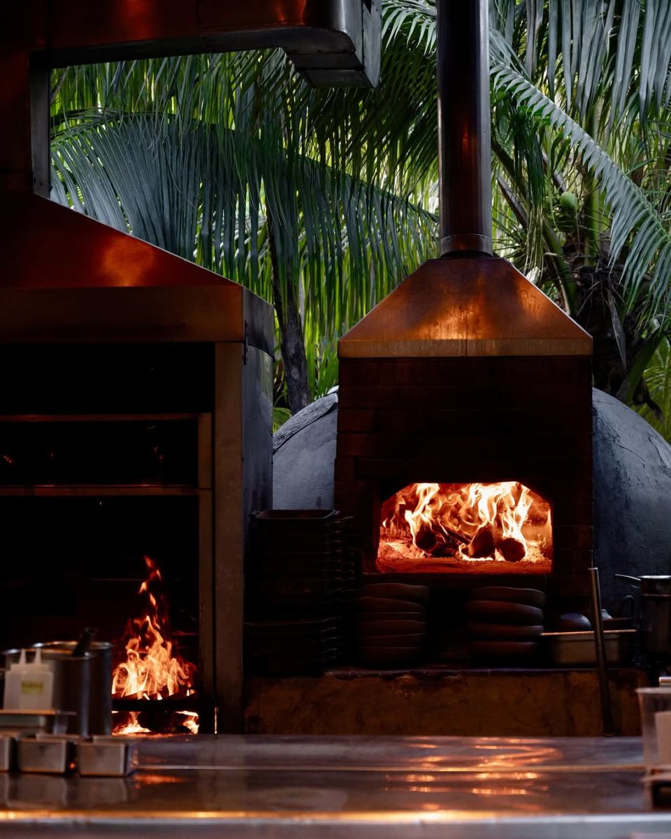 Fuego y cocina a la leña en Tulum, Arca. 