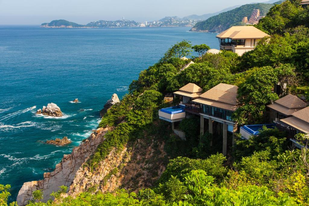 banyan tree Acapulco