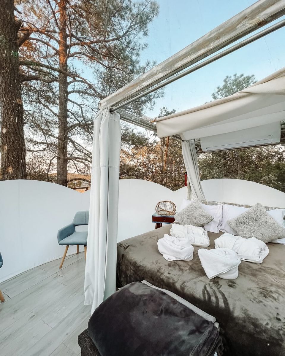 Wooden Inn también odrece opciones de Bubble Glamping para los amantes de los paisajes
