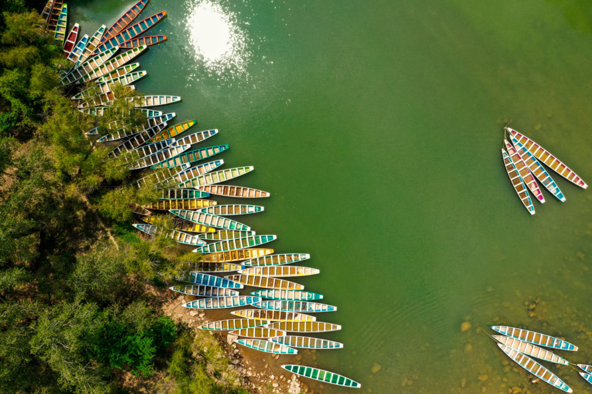 cascada de agua turquesa