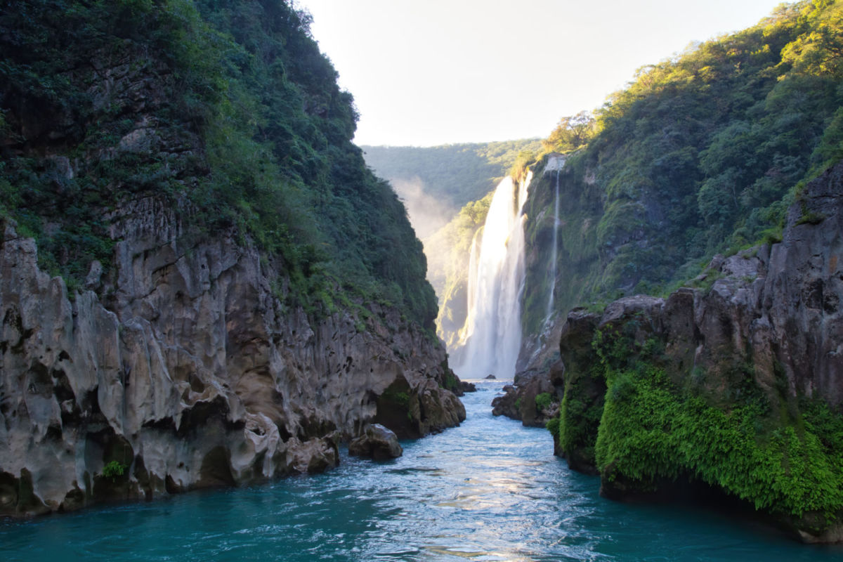 La cascada de Tamul se compone de dos ríos: Rió Gallina y Río Santa María