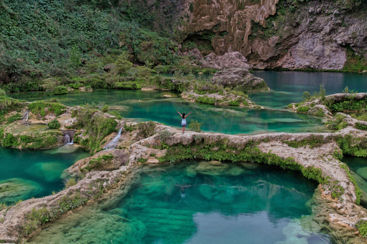 Pozas de agua en las cascadas El Meco