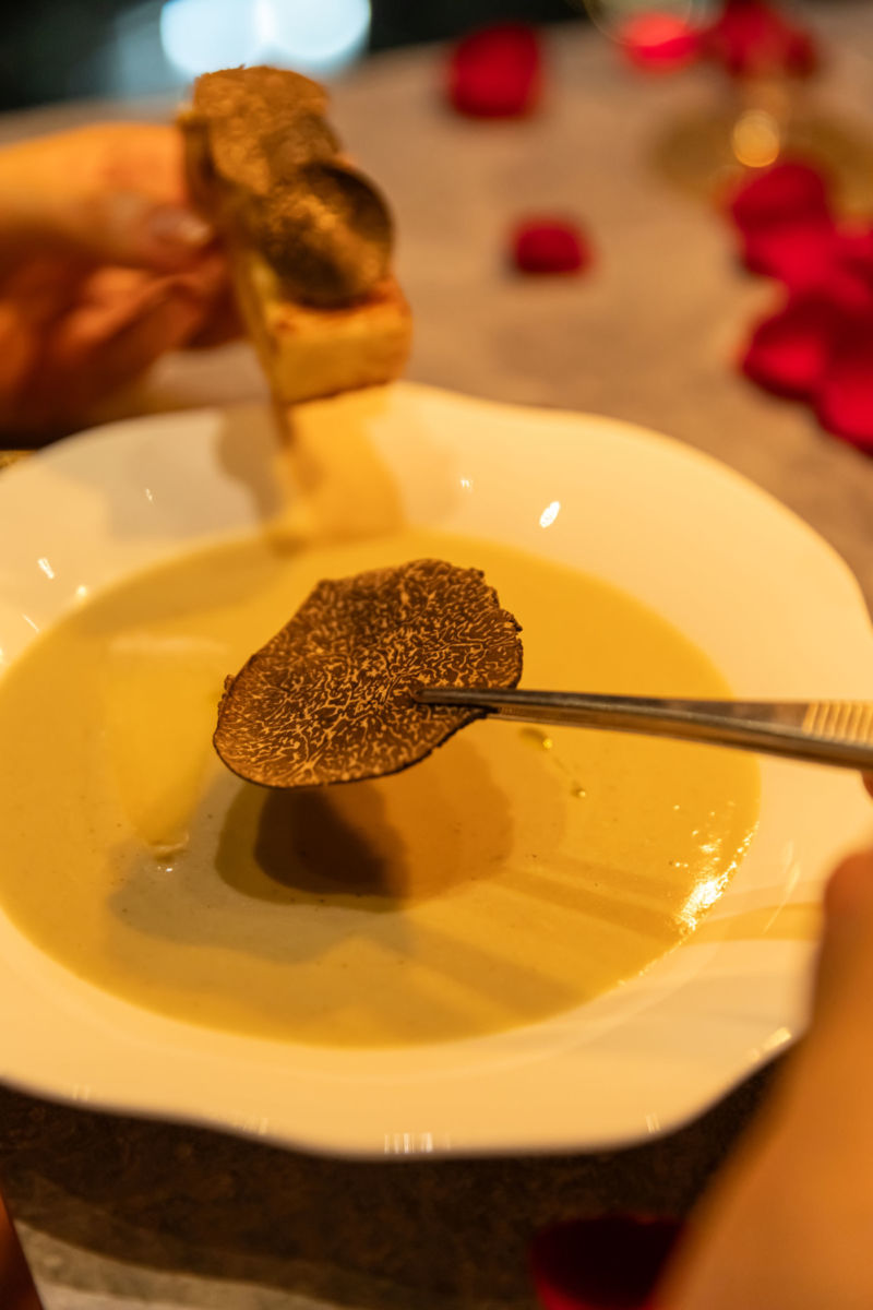  sopa de alcachofa con trufa negra