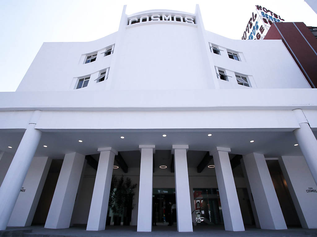 El Faro Cosmos se ubica en un edificio histórico considerado el cine más glamuroso de la época del Cine de Oro Mexicano