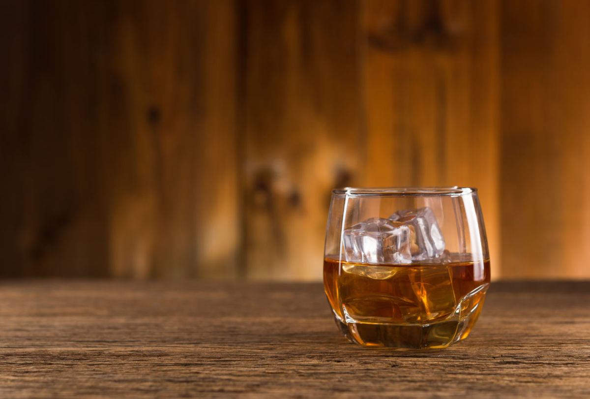 El brandy es uno de los destilados más versátiles, se puede mezclar con diferentes ingredientes o beber solo 