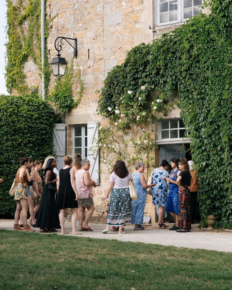campamento para mujeres en Francia 