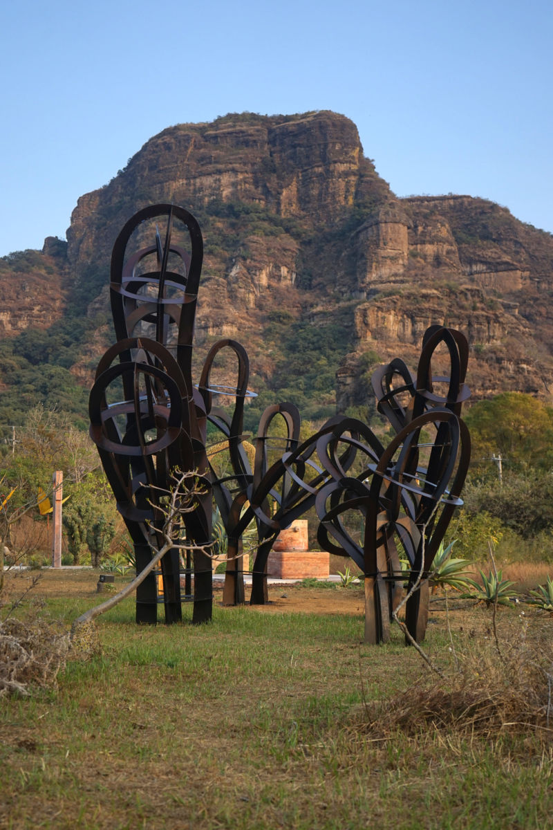 Seguro has ido a Tepoztlán mil veces pero no has desayunado en su campo escultórico 