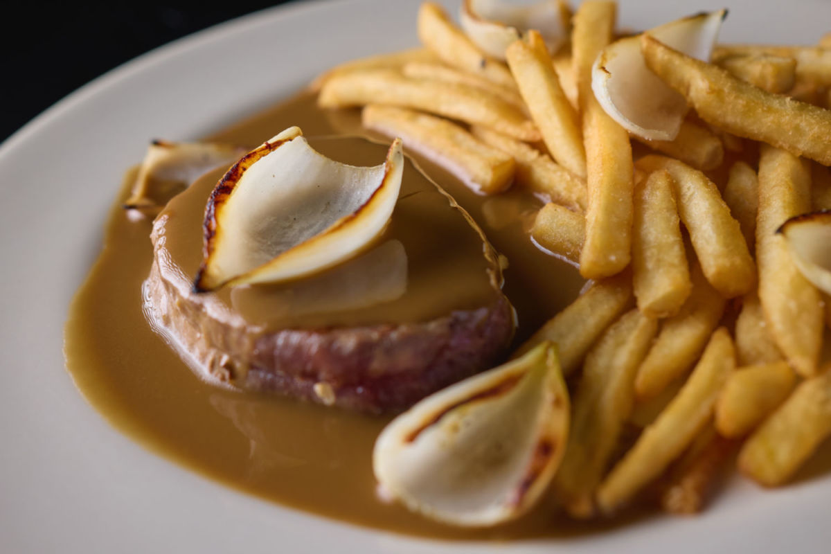 El mejor lugar para disfrutar de un buen filete de res después de ver una peli en el Cenart