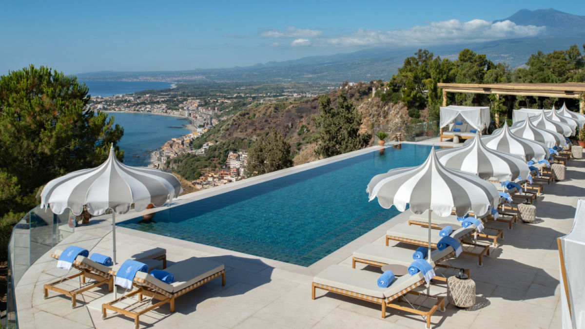 Piscina del resort Four Seasons Sicilia 