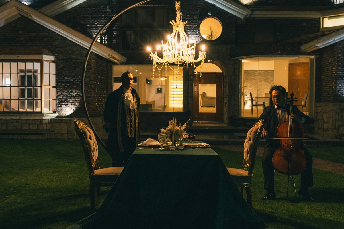 En la experiencia de la Mansión de Papilio te recibe un mayordomo