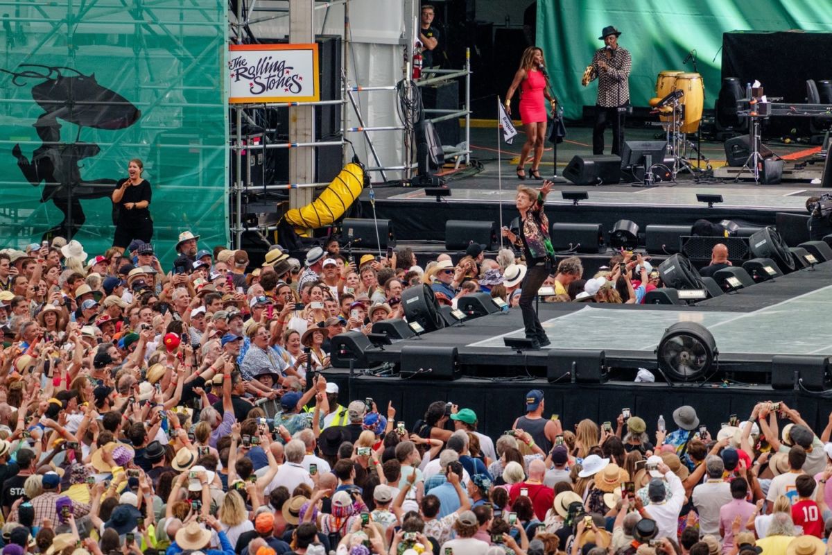 The Rolling Stones tocando en el Jazz Fest de Nuevo Orleans de 2024