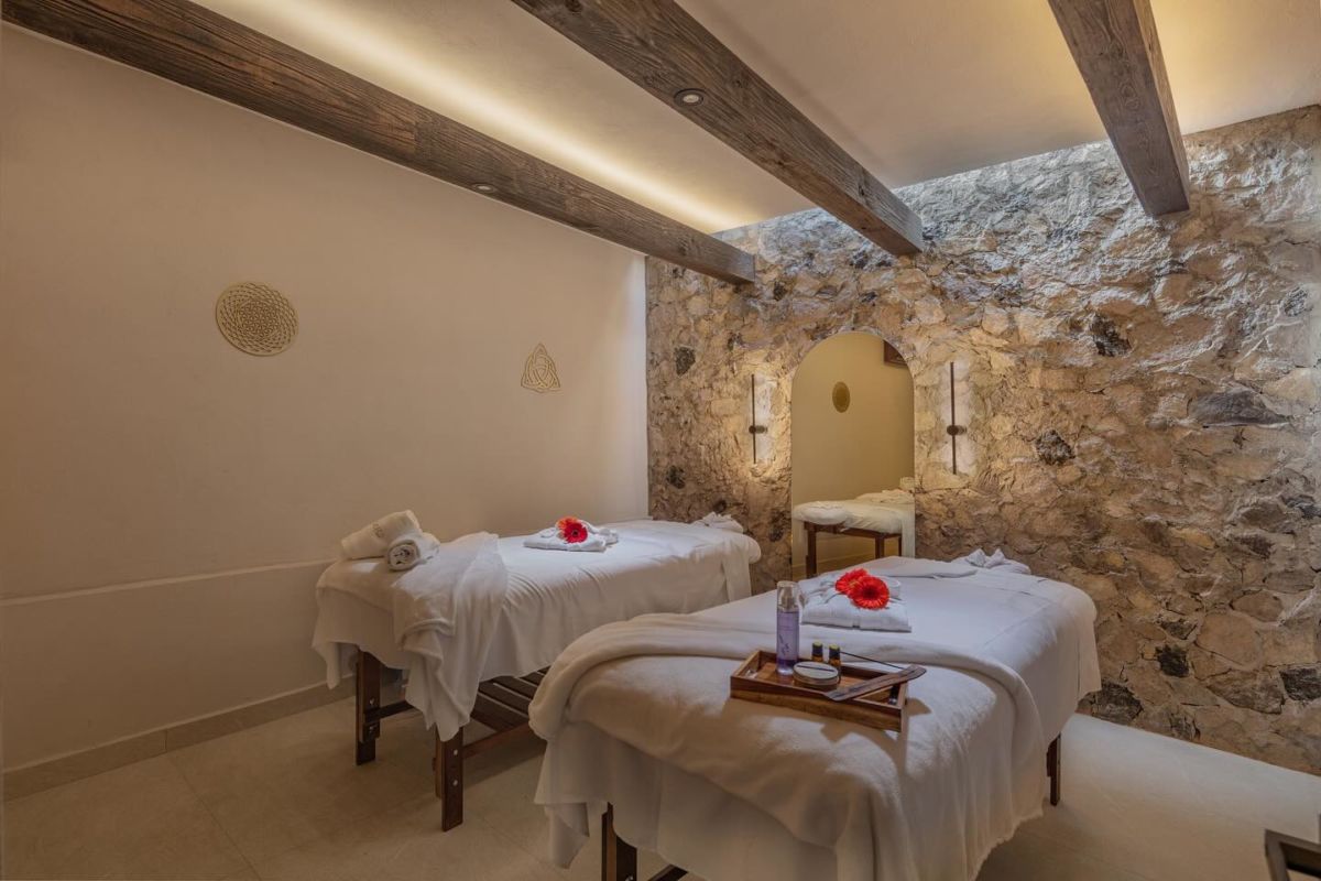 La Hacienda Santo Cristo tiene un área de bienestar que se compone de spa, tamazcal y laberinto medieval