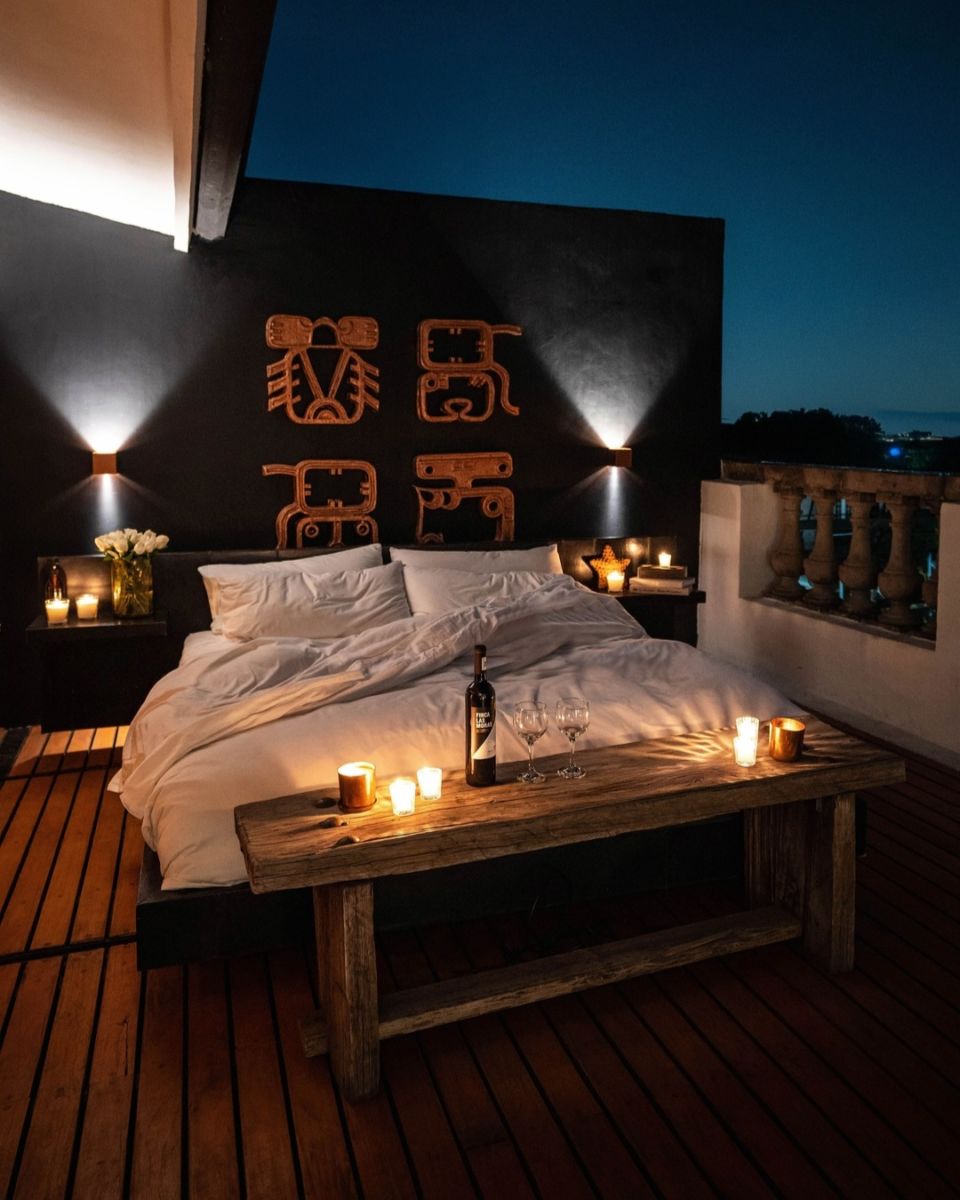 Pueden decorar la cama con velas y un vino para un momento inolvidable