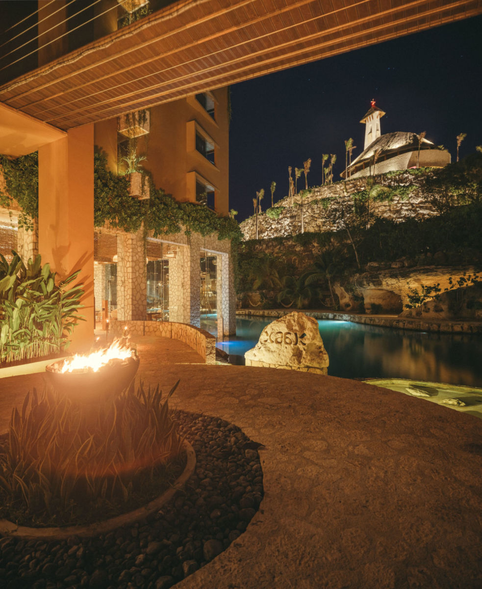 Restaurante Xaak del Hotel Xcaret Arte