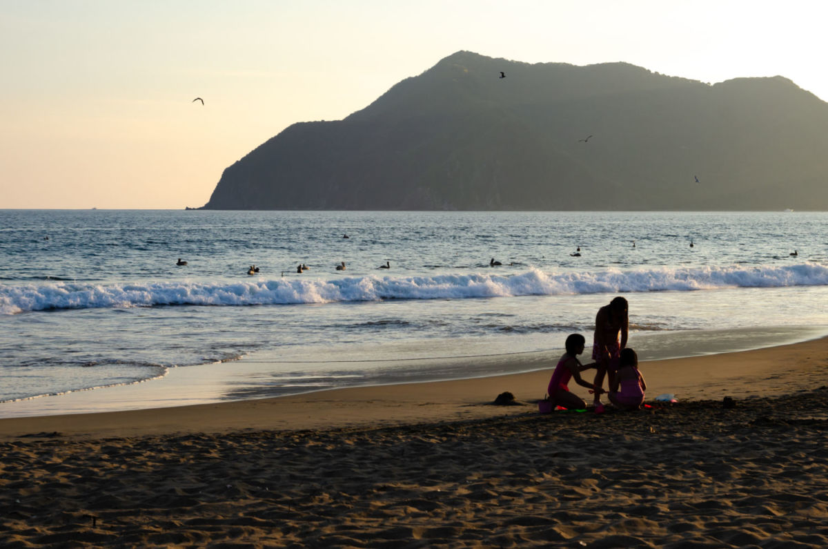 5 de las playas más bonitas de Manzanillo para disfrutar del sol y el buen clima 