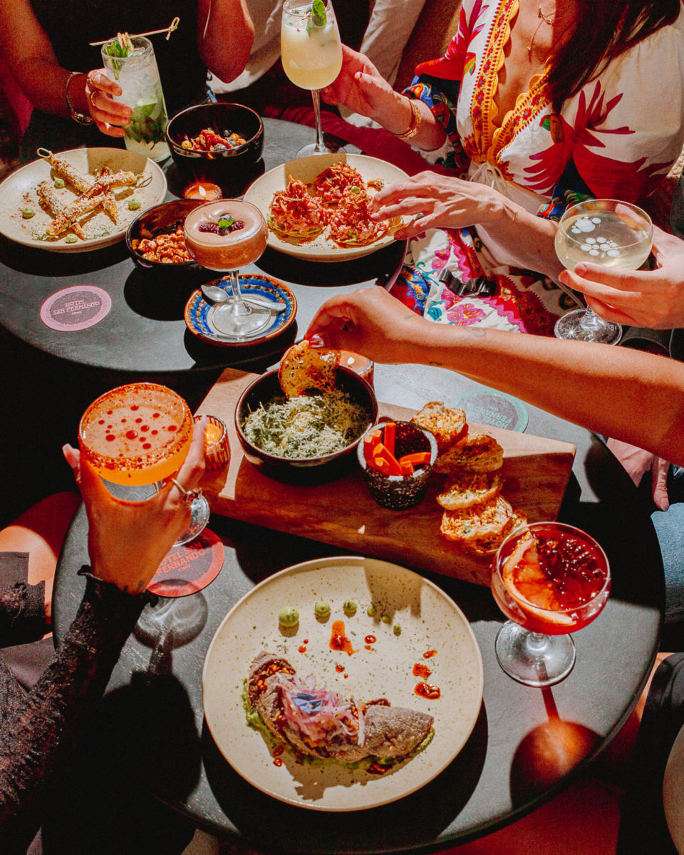 Un bar de cócteles para precopear en La Condesa