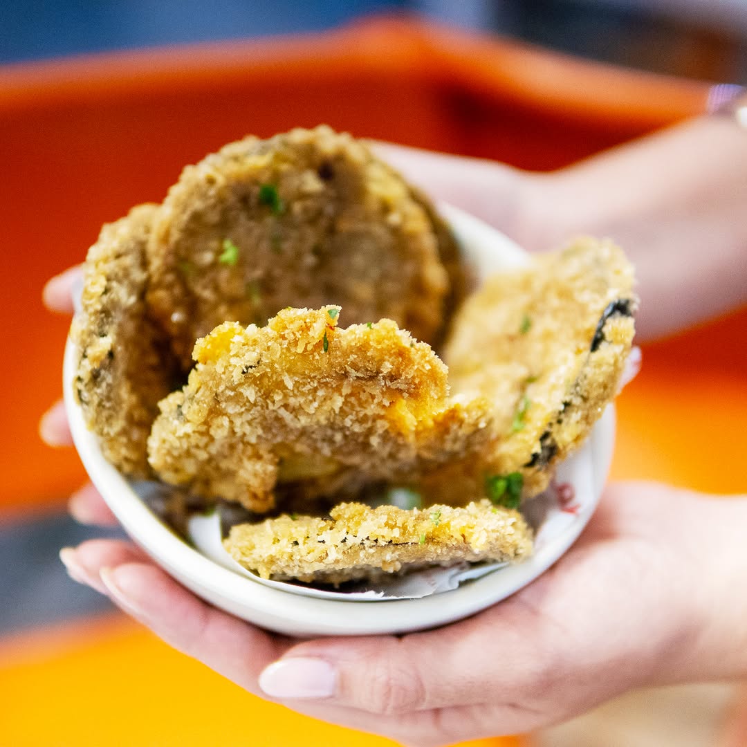 Berenjena frita con miel picante