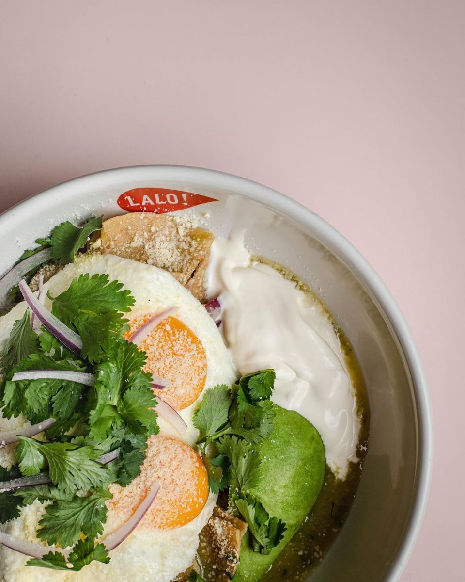 Chilaquiles verdes con huevo