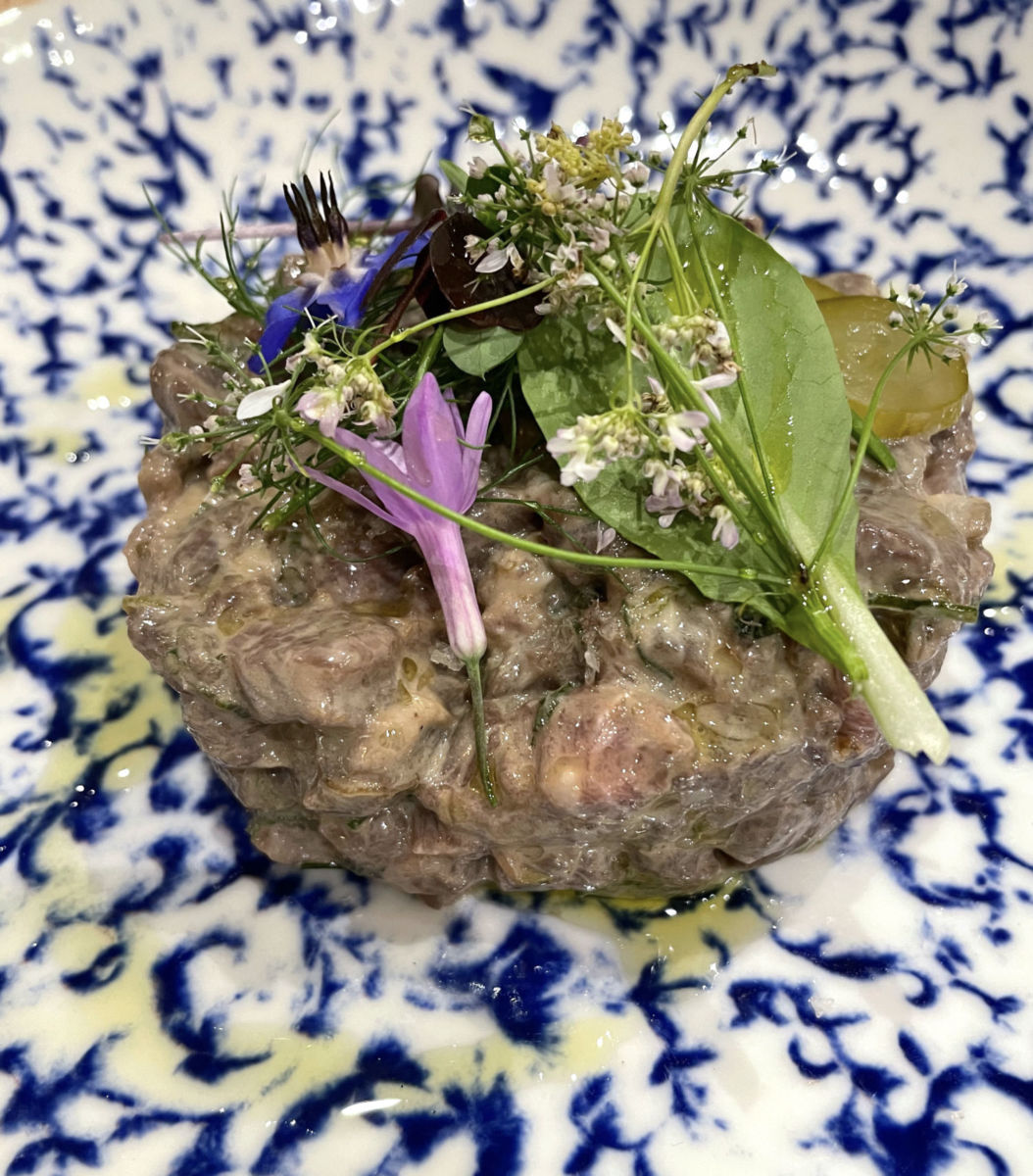 Tártara de res madurada en Mesa Criolla