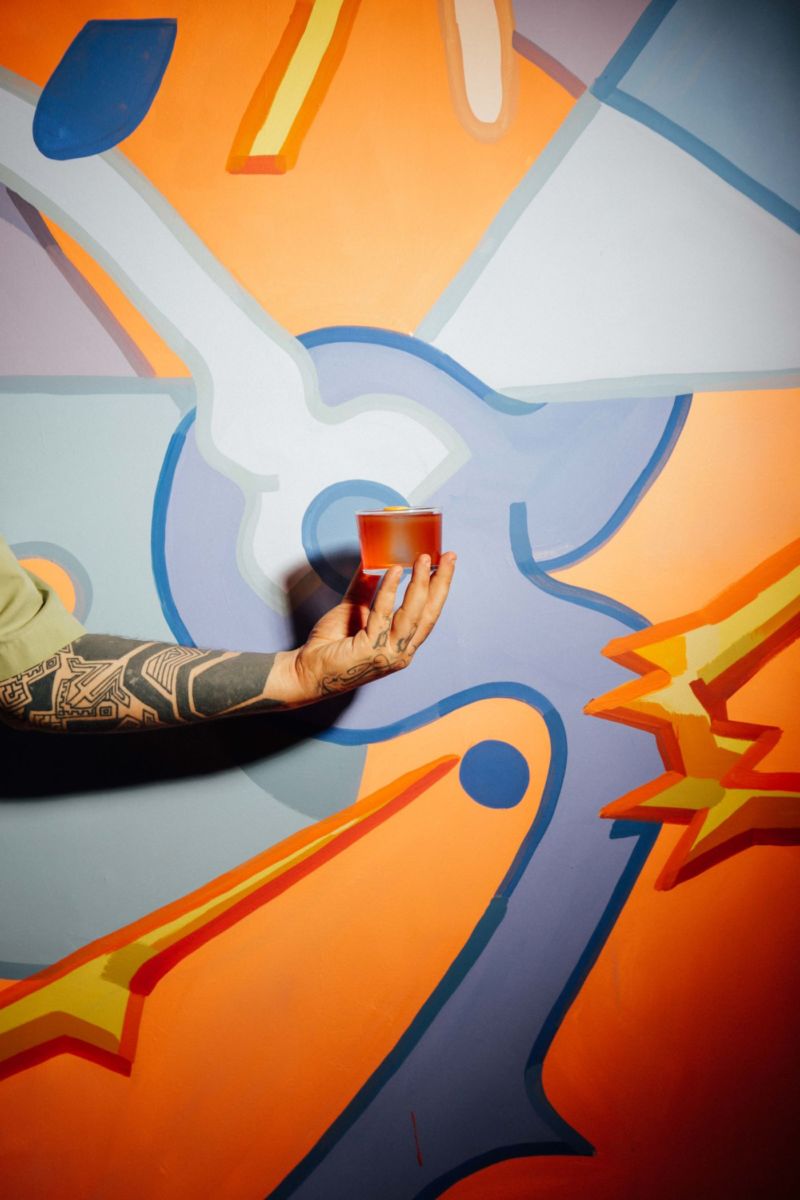 Arte, drinks y buena música en Outline, CDMX.