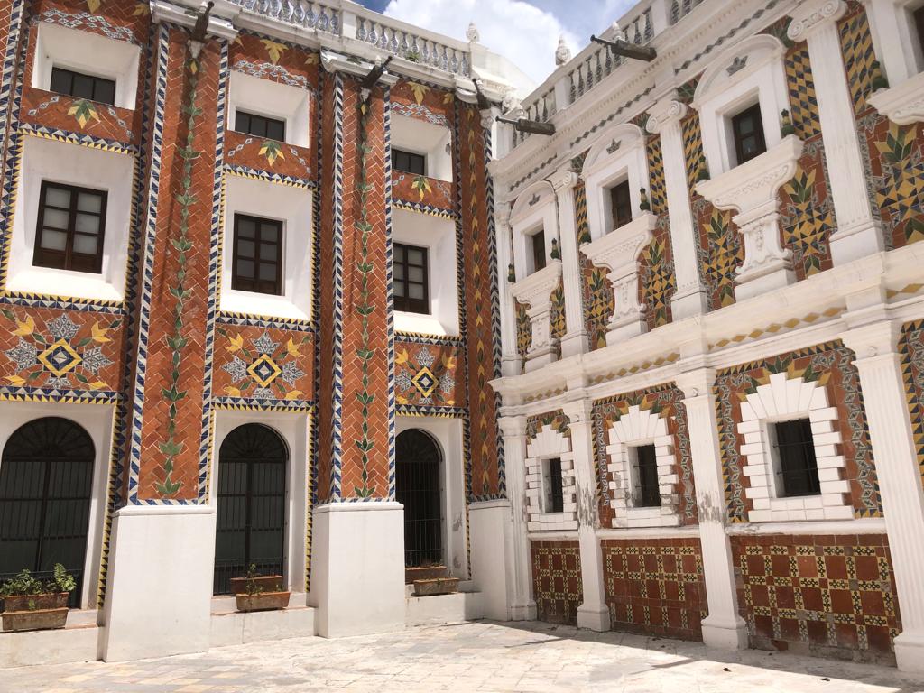 Patio de Los Azulejos se ubica en el centro histórico de Puebla 