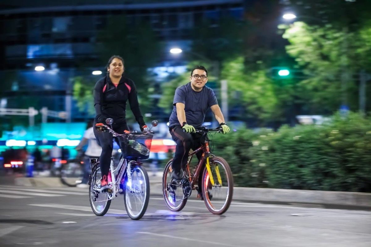 Paseo Nocturno en Bicicleta por el Día del Amor y la Amistad