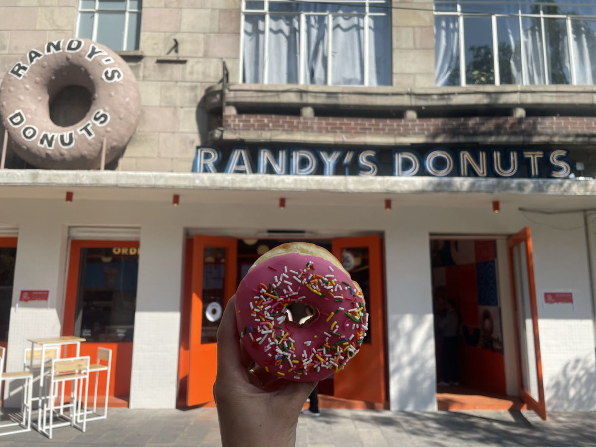 Nueva sucursal de Randy's Donuts en la Roma