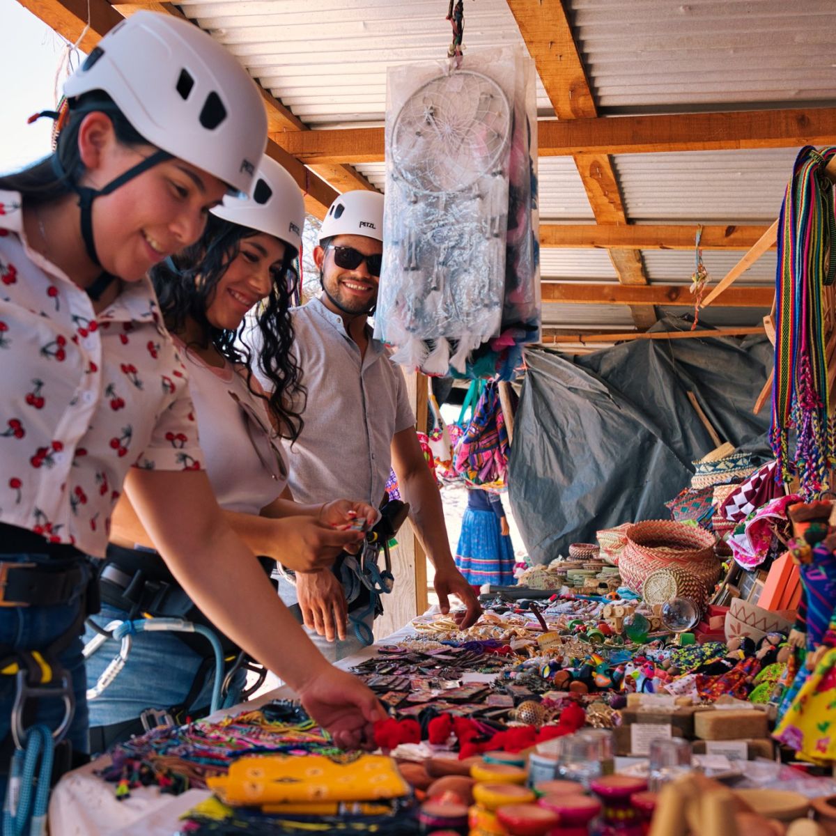Compra artesanías directamente con las comunidades locales en parque barranca