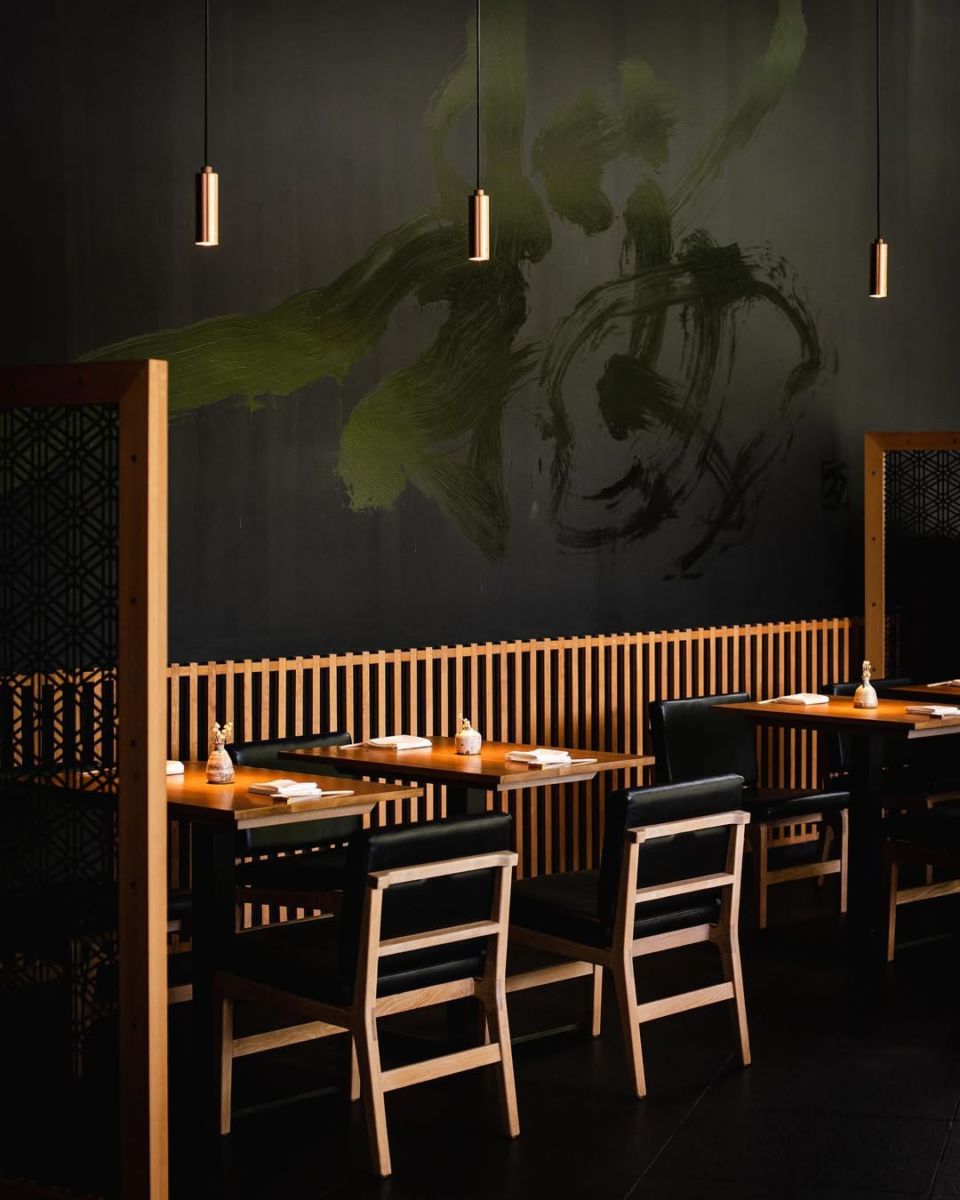 Sushi Tatsugoro se ubica en el primer piso de St. Regis Hotel