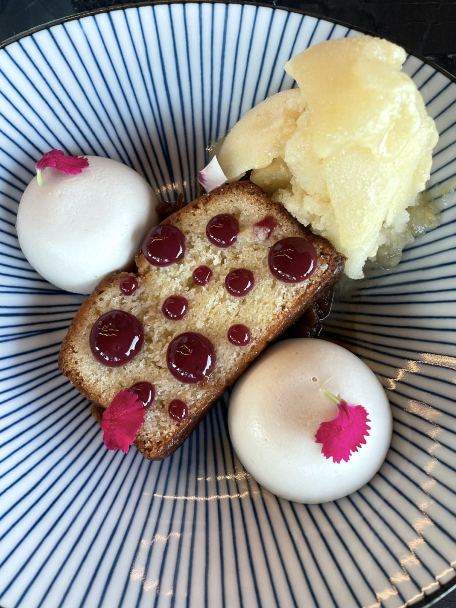 Torta de elote con salsa inglesa y vainilla de Papantla