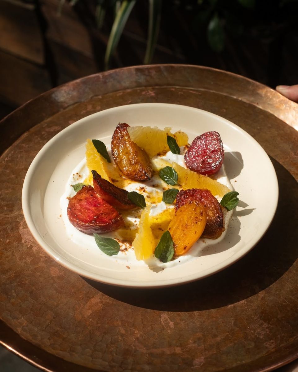 Betabeles rostizados con jocoque y mandarina