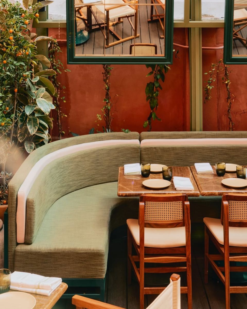 Piazza Pasticcio es un espacio gastronómico italiano con restaurante, tienda de abarrotes y un taller de pastas