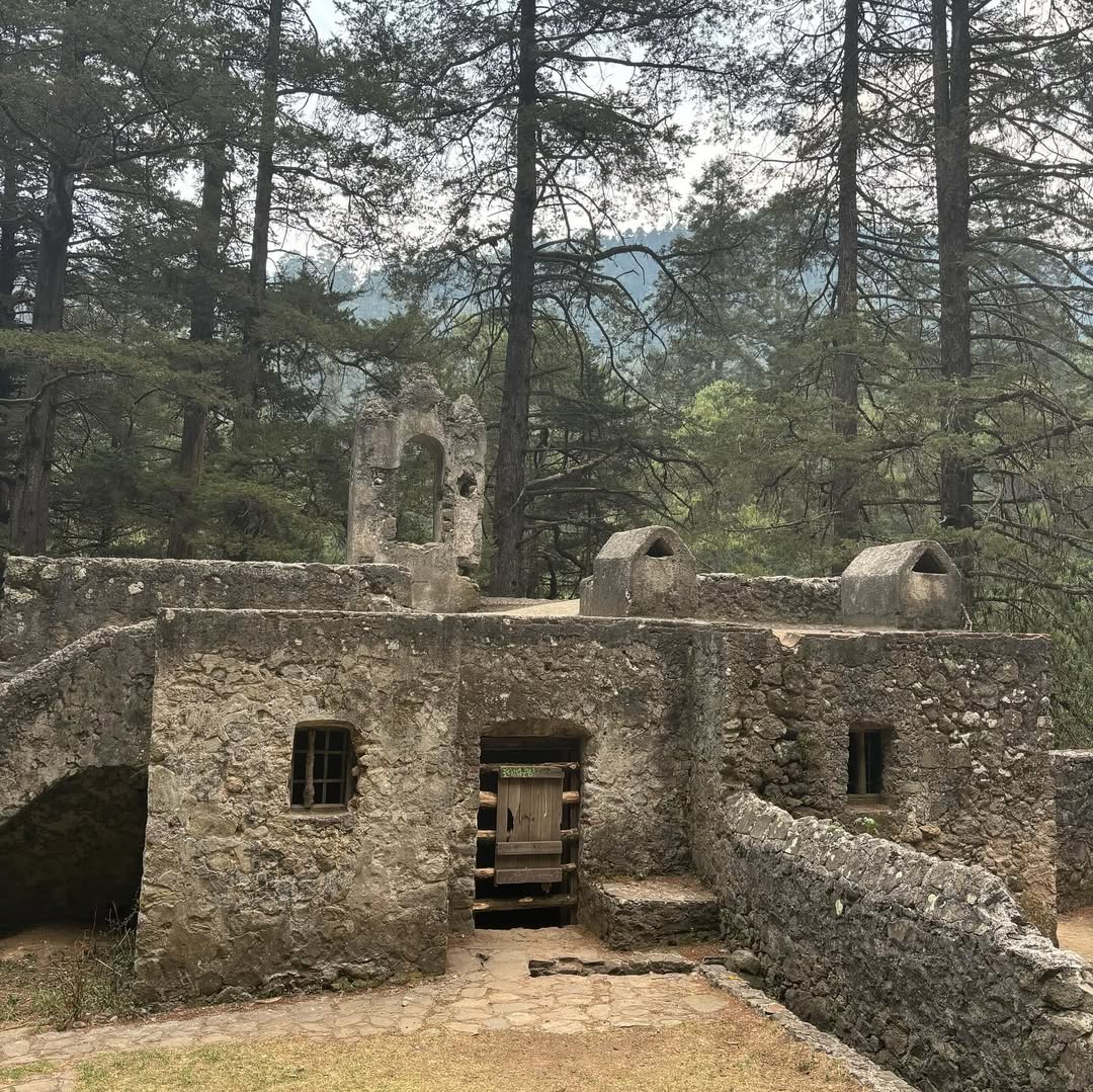 Castillo de los Duendes en el Valle de las Monjas
