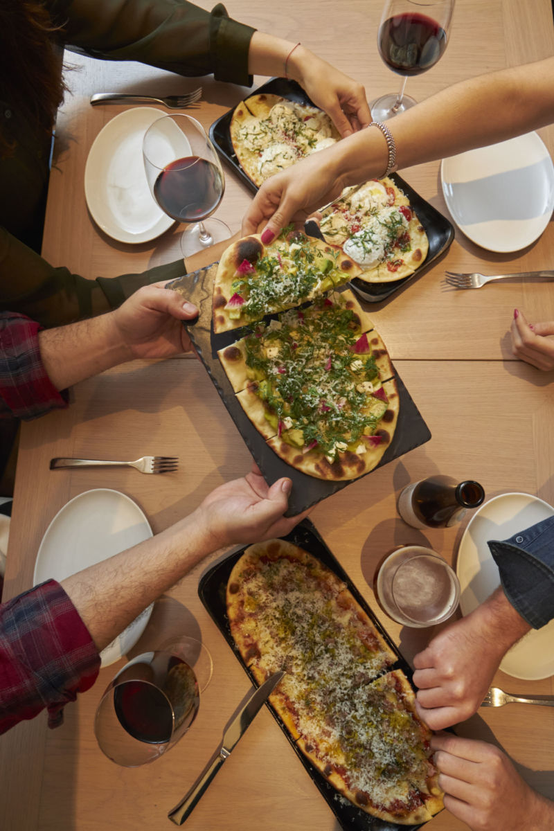 El flatbread de aguacate es el plato insignia del chef Rodrigo del Valle 