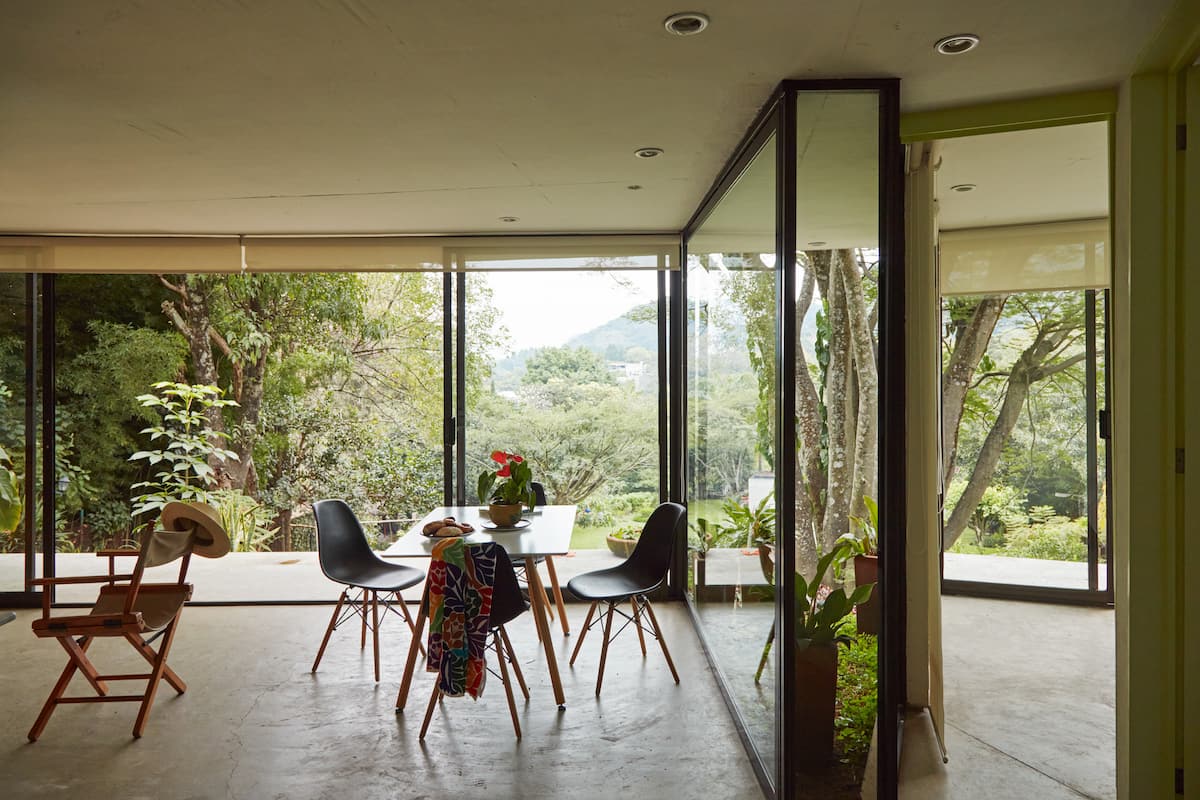 Bungalow Tepoztlán fue diseñada por el despacho de arquitectos Cadal & Solá Morales